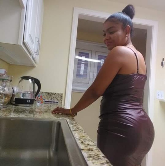 Meet your Posher, Fabiola - Picture 1 of 1